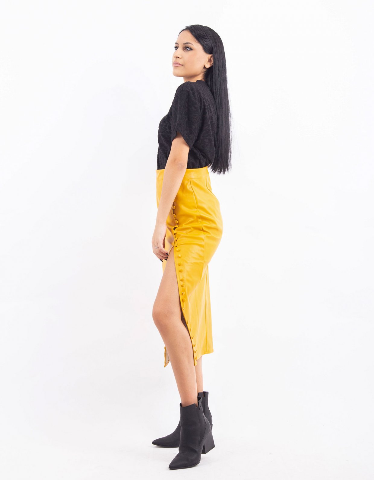Kendall + Kylie Black velvet t-shirt
