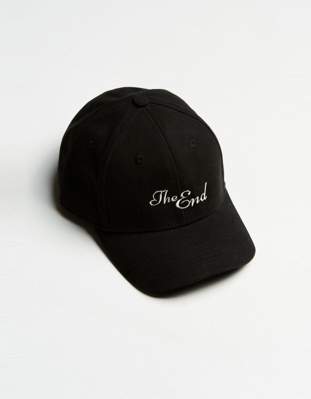 Nadia Rapti The end jockey hat black