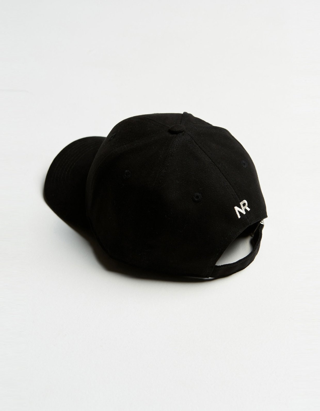 Nadia Rapti The end jockey hat black