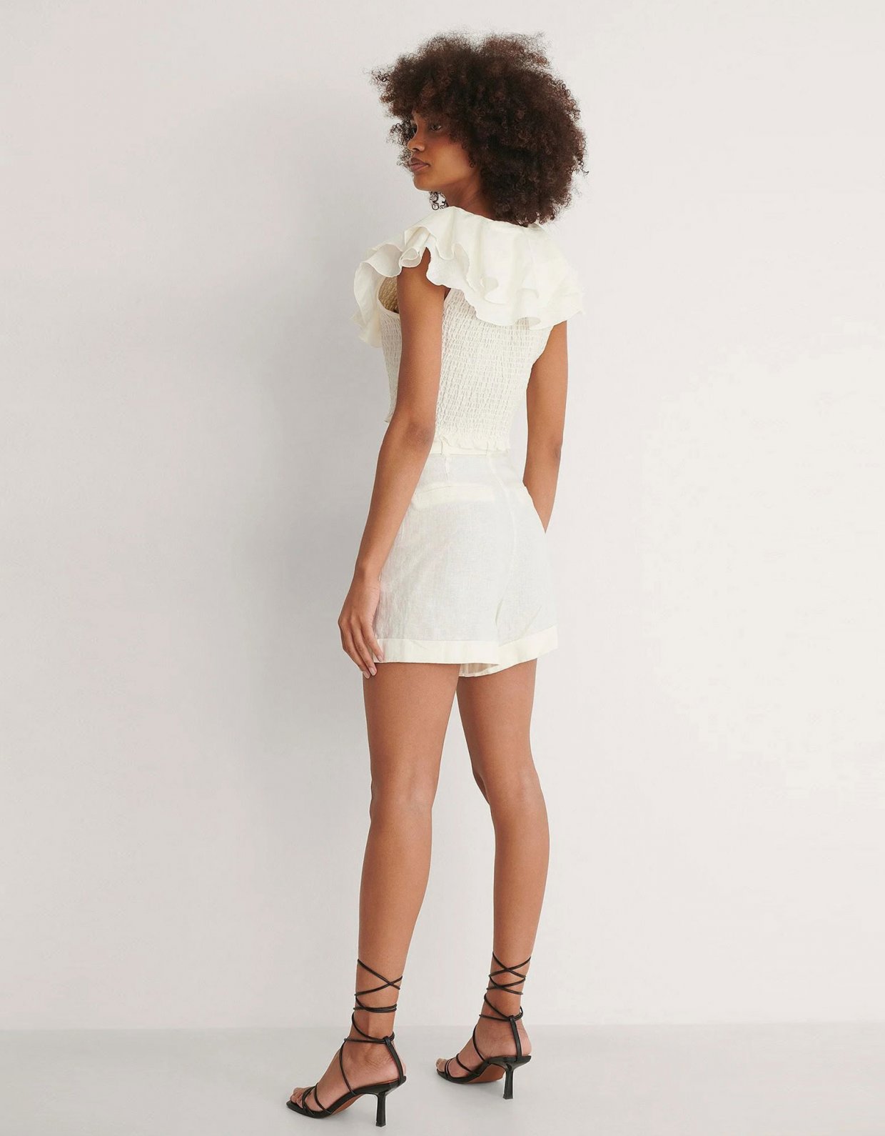 NA-KD Highwaist belted linen shorts beige