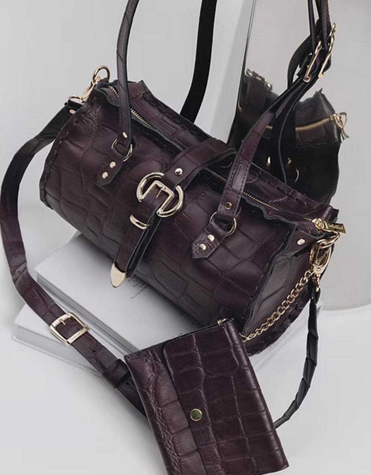 Individual Art Leather Endlessly bag dark plum-gold