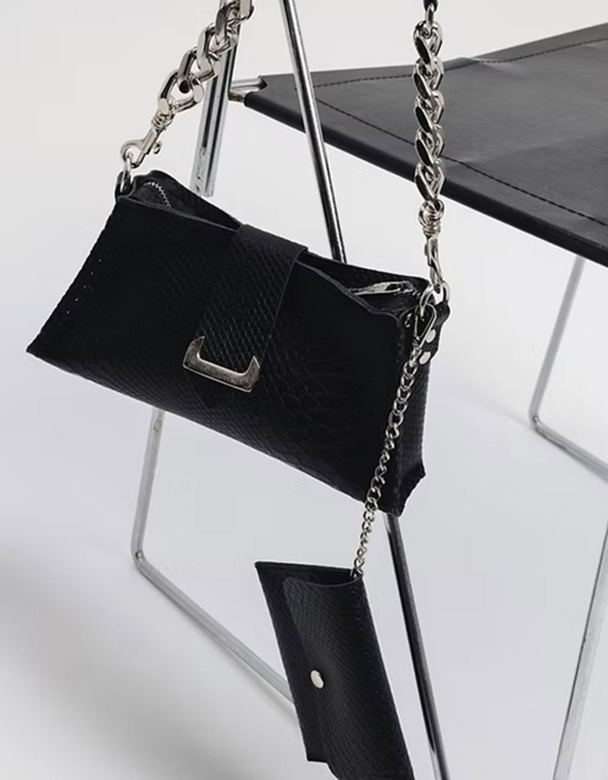 Individual Art Leather Avalon bag black-nickel