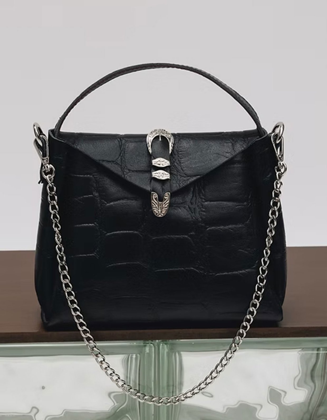 Individual Art Leather Here with me bag black-nickel