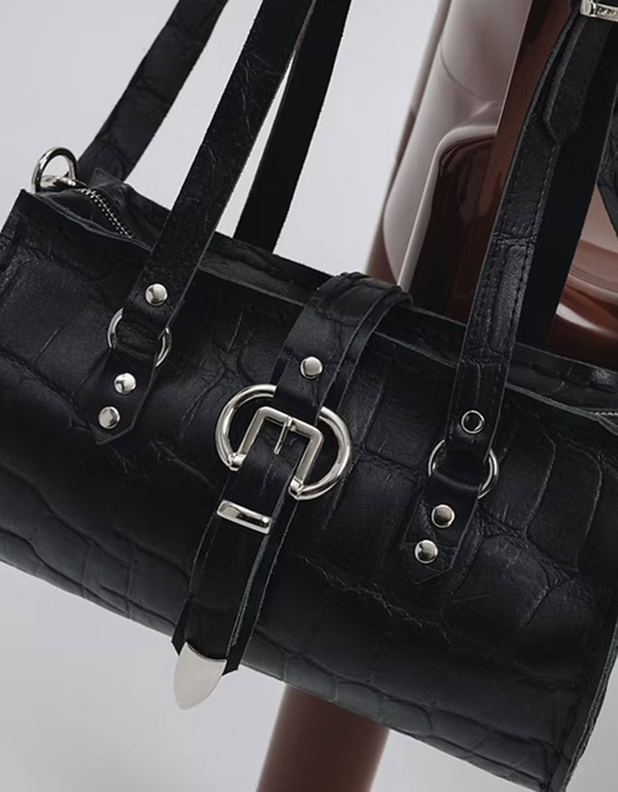 Individual Art Leather Endlessly bag black-nickel