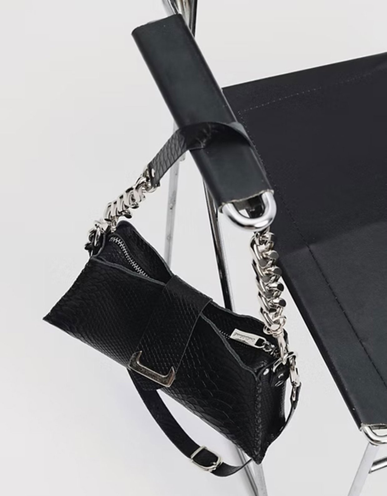 Individual Art Leather Avalon bag black-nickel