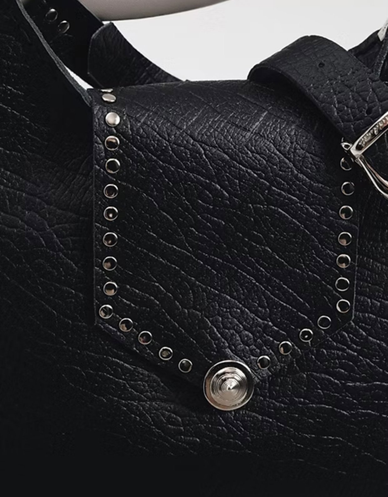 Individual Art Leather Somewhere I belong bag black-nickel