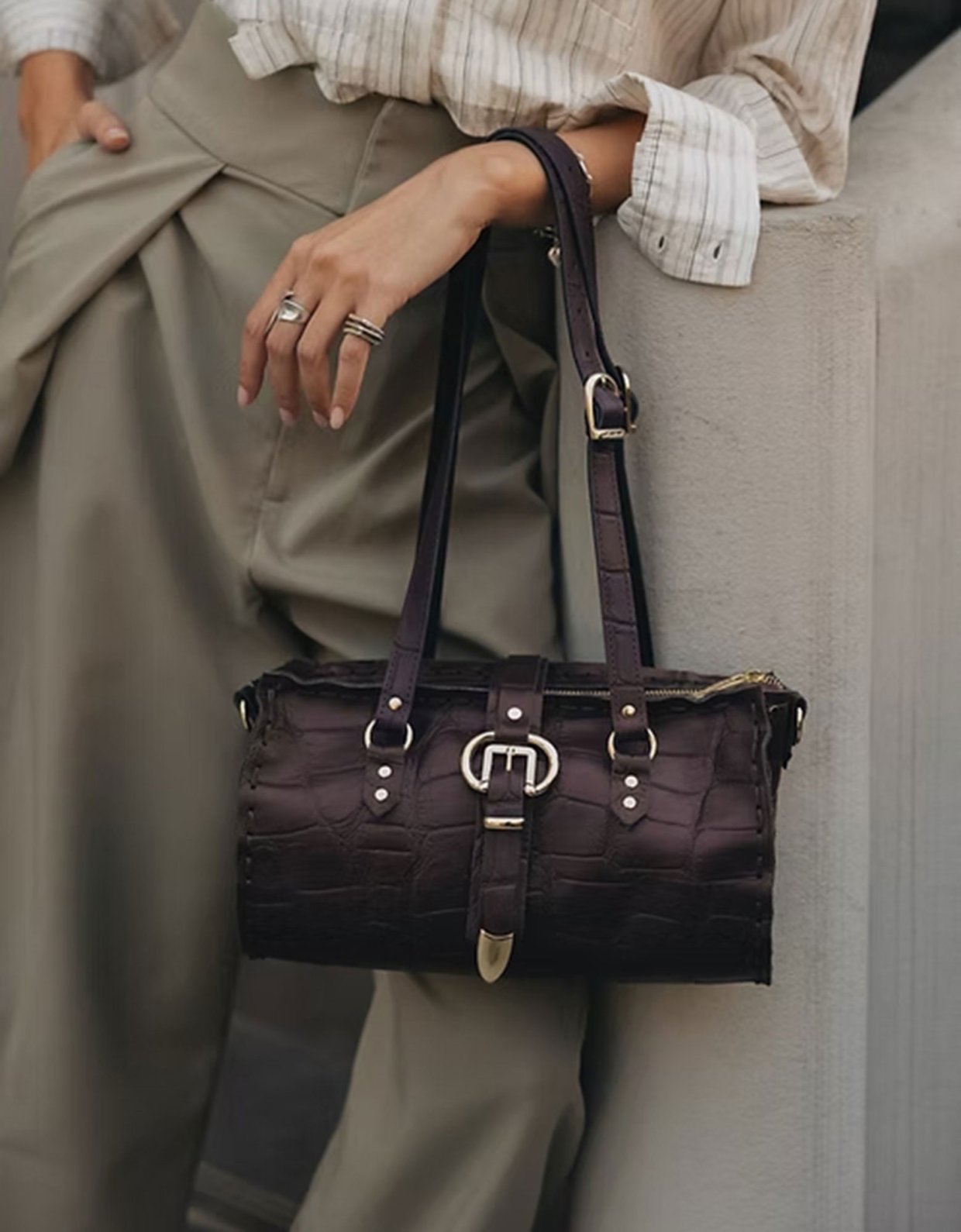Individual Art Leather Endlessly bag dark plum-gold