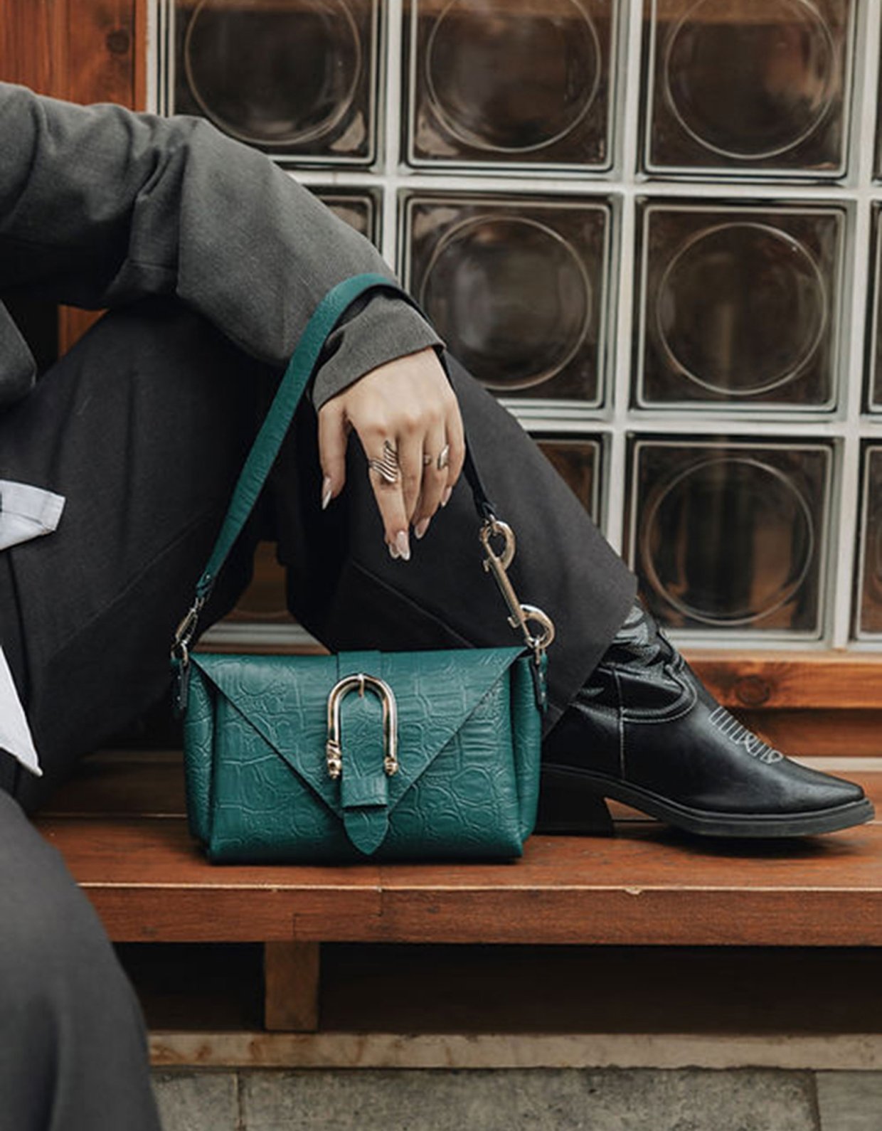 Individual Art Leather Move bag forest green nickel