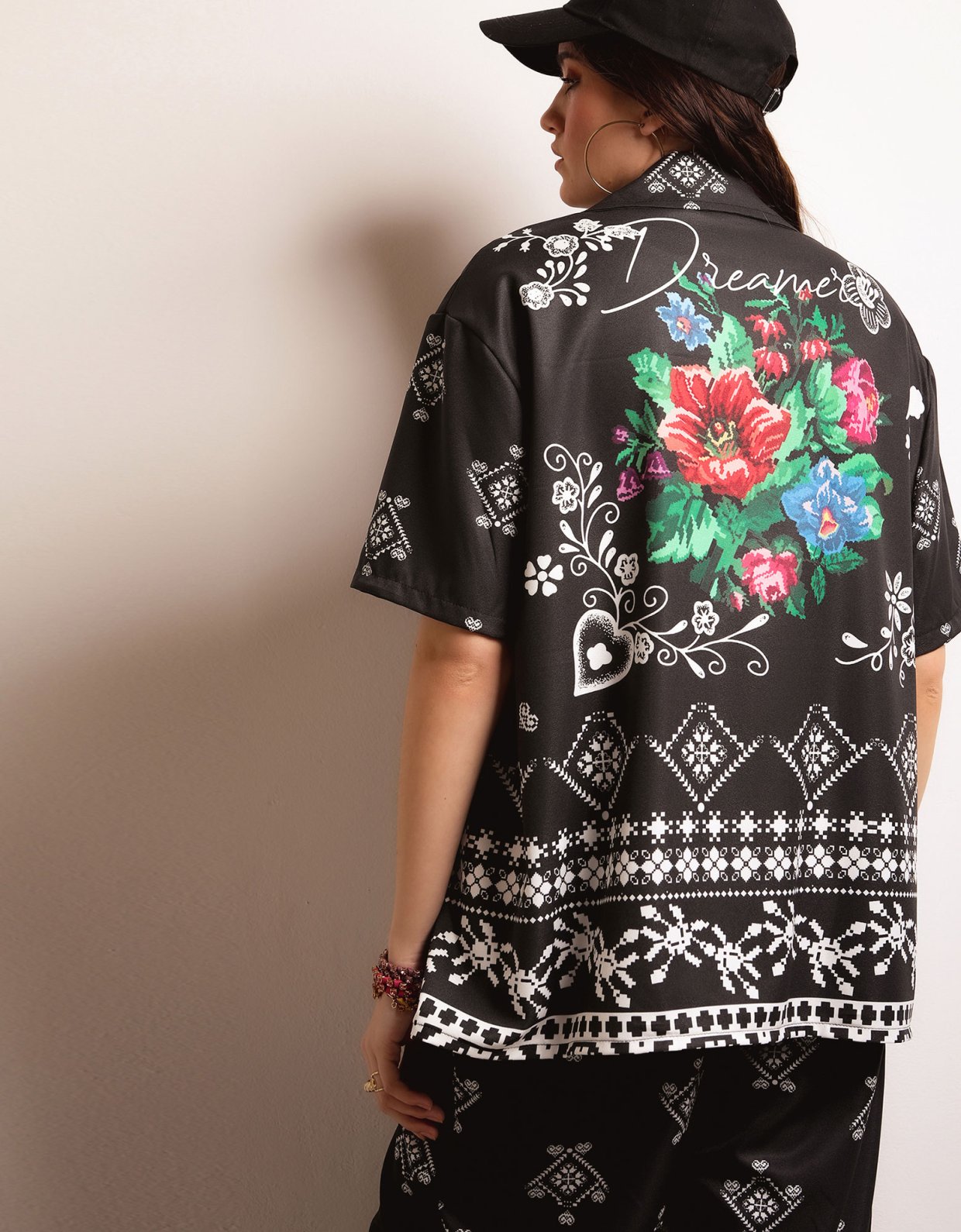 Bee Me Dream black shirt