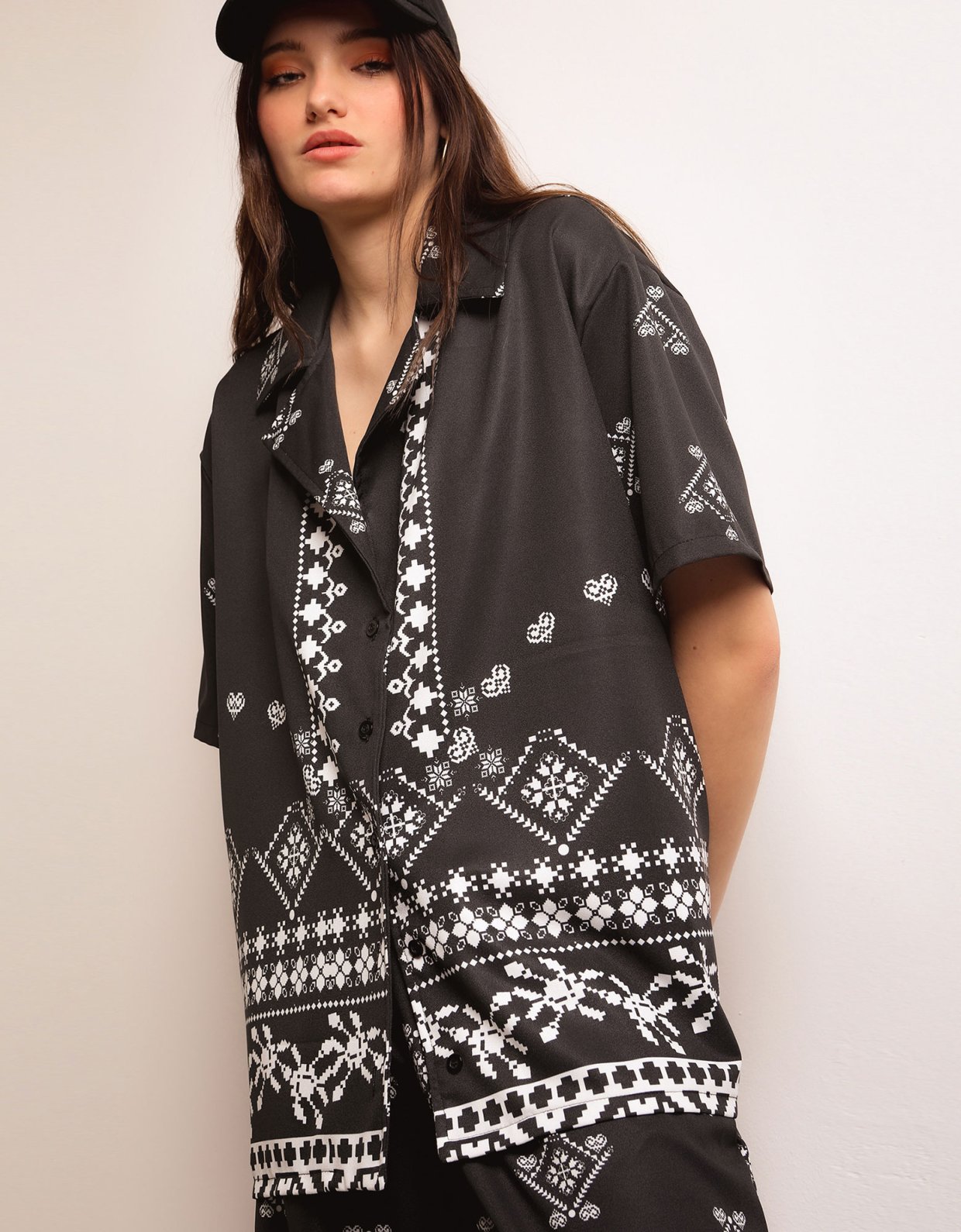 Bee Me Dream black shirt