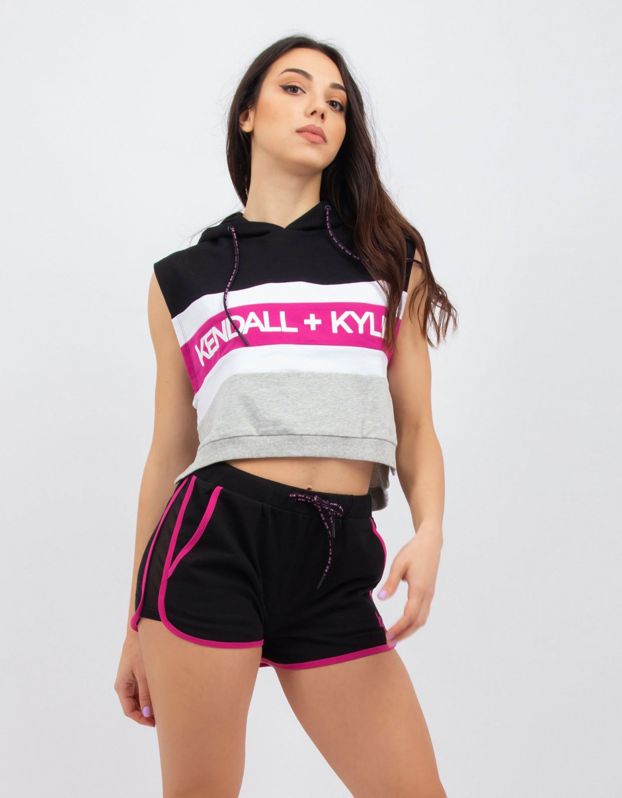 Kendall + Kylie Cropped B/W sweatshirt
