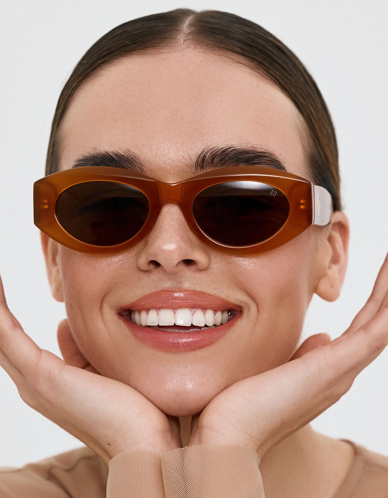AV Sunglasses Lulu honey sunglasses