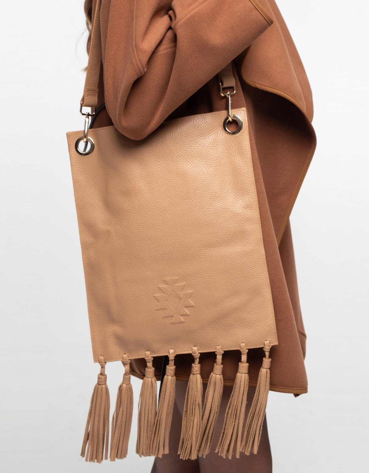 Peace and Chaos Karma tassel tote bag clay brown
