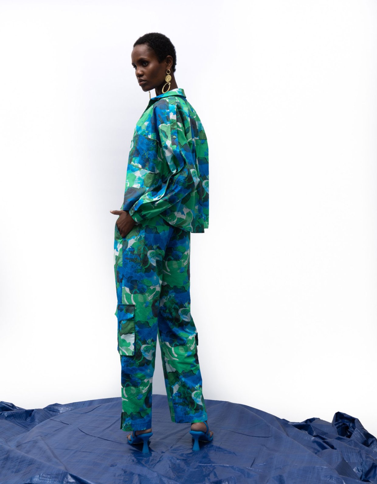 Mallory the label Emerald cargo blue floral pants