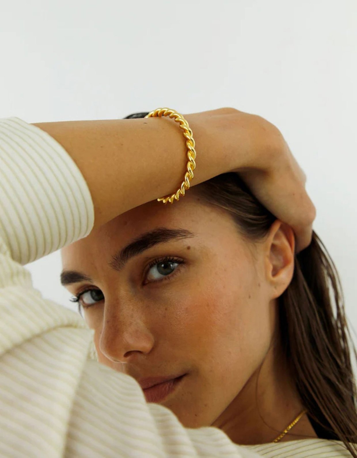 Moncollier Marea gold cuff bracelet