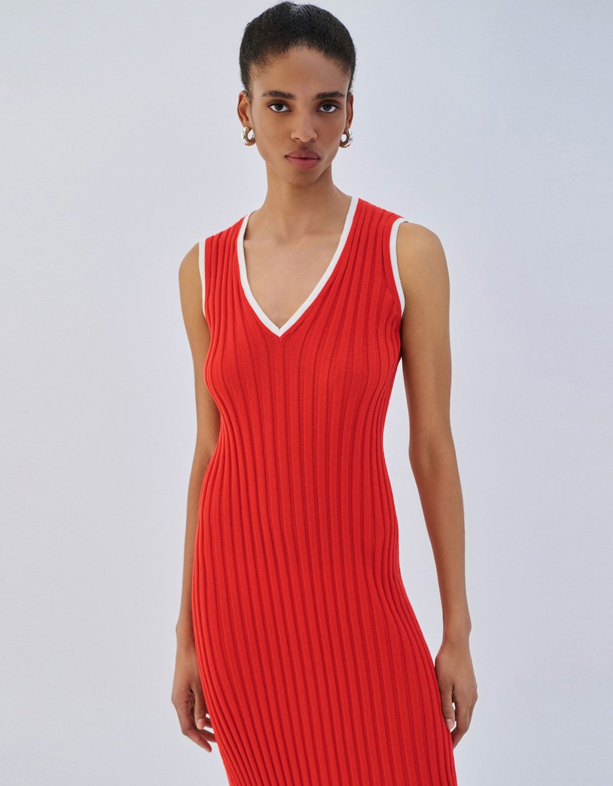 Combos Knitwear Midi V dress coral-white