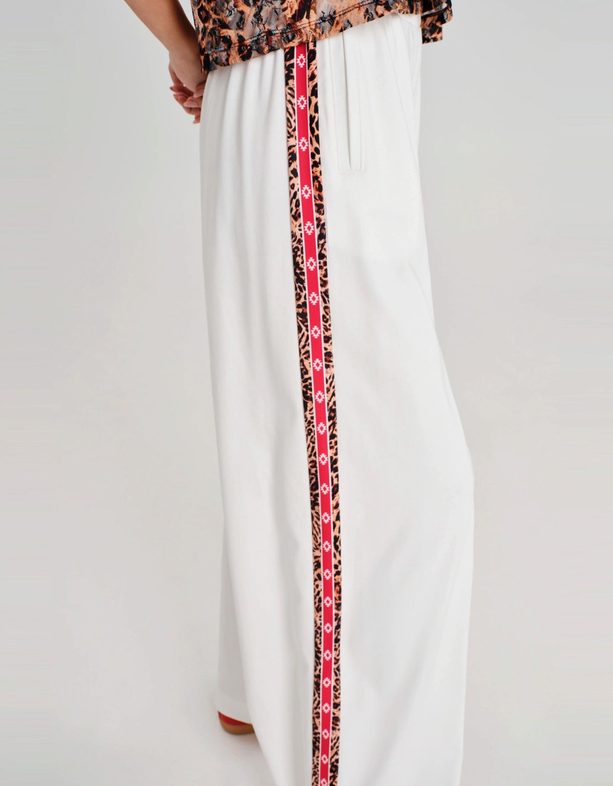 Peace and Chaos Mindfulness pants white