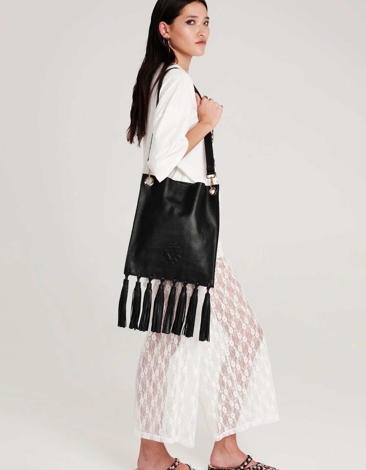Peace and Chaos Karma tassel tote bag black