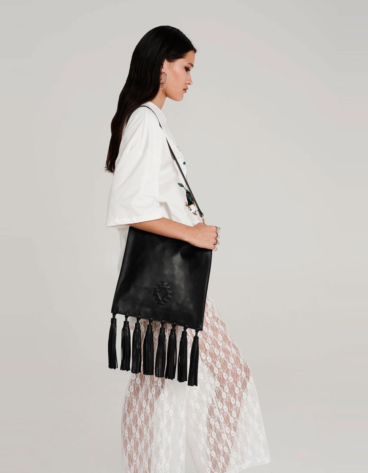 Peace and Chaos Karma tassel tote bag black