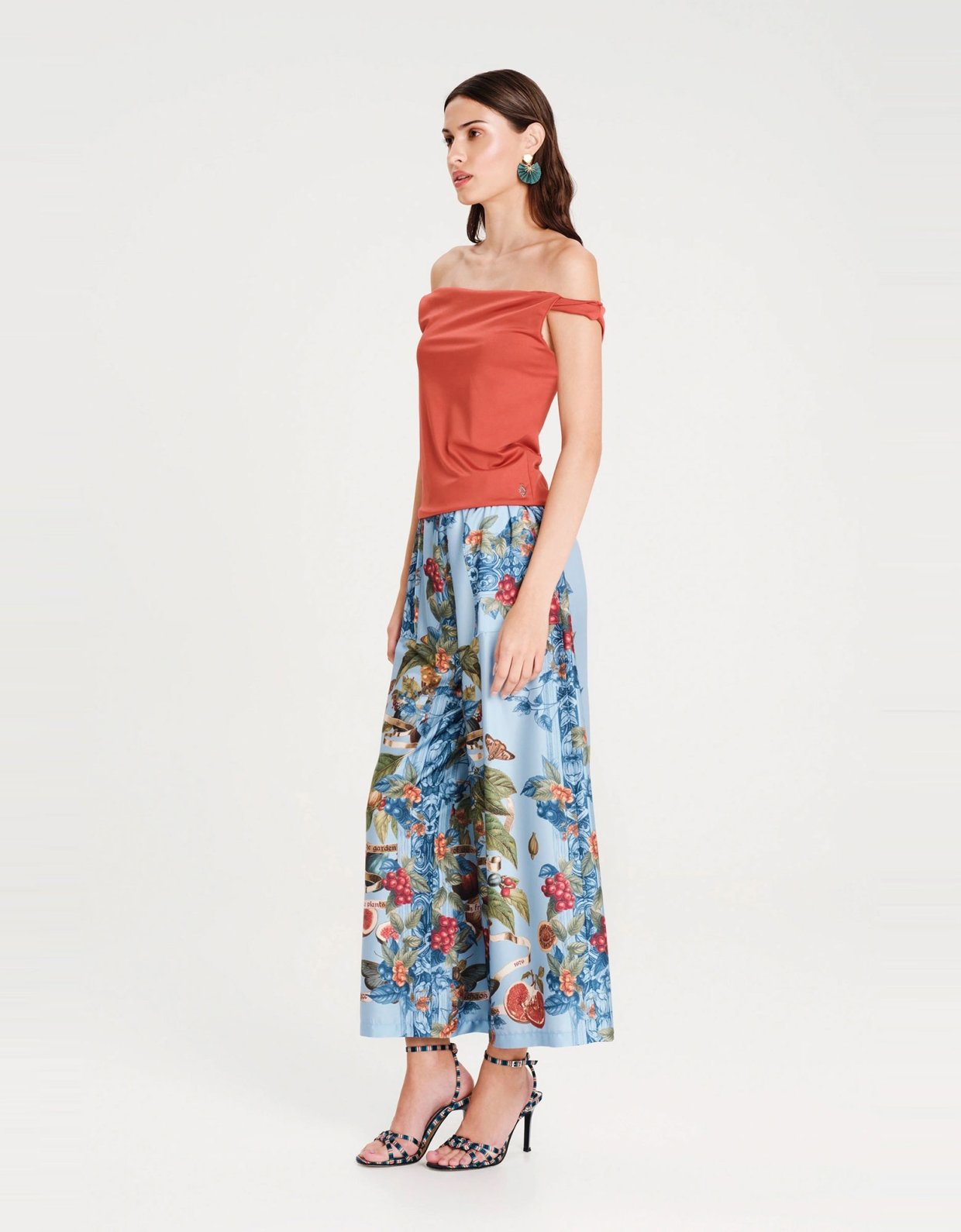 Peace and Chaos Sangria top ekai