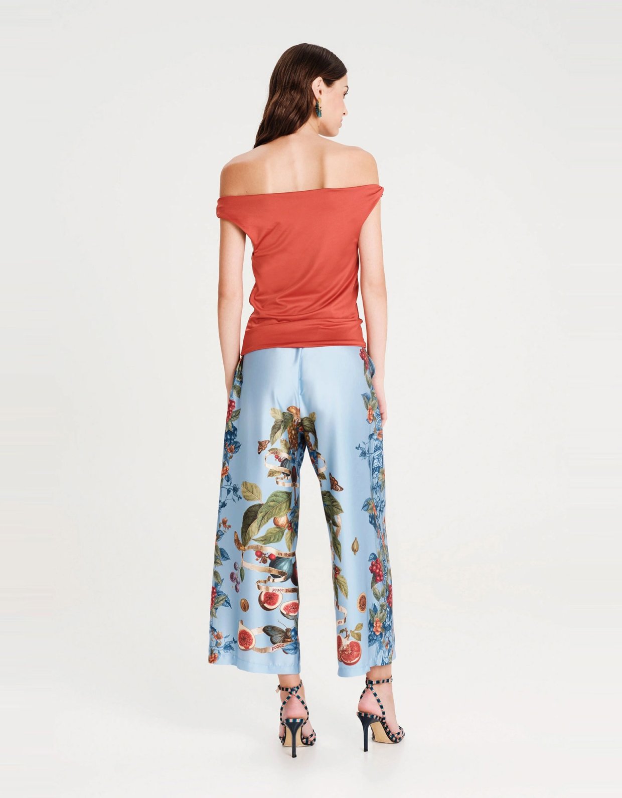 Peace and Chaos Sangria top ekai
