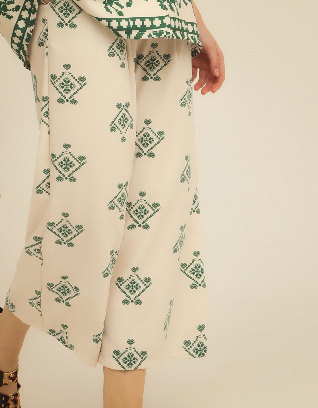 Bee Me Sun ivory pants