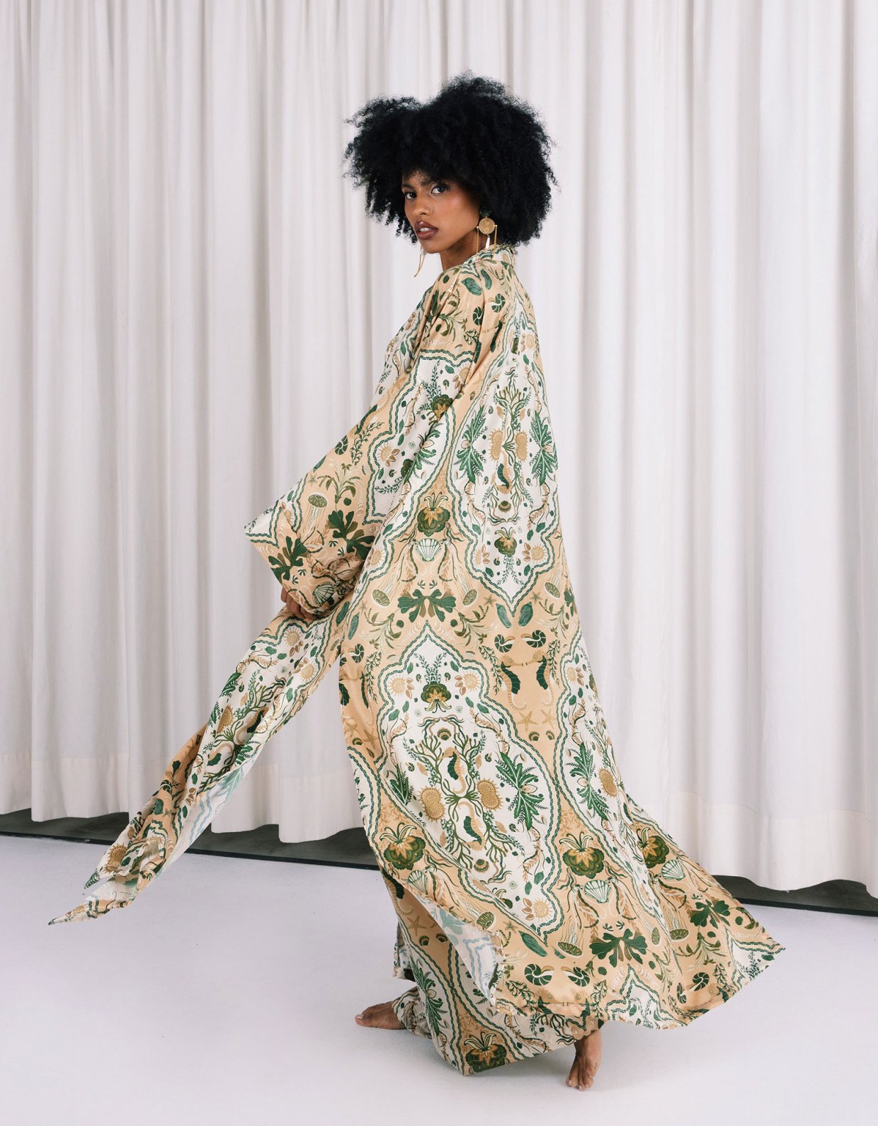 Abstracto Shells kimono