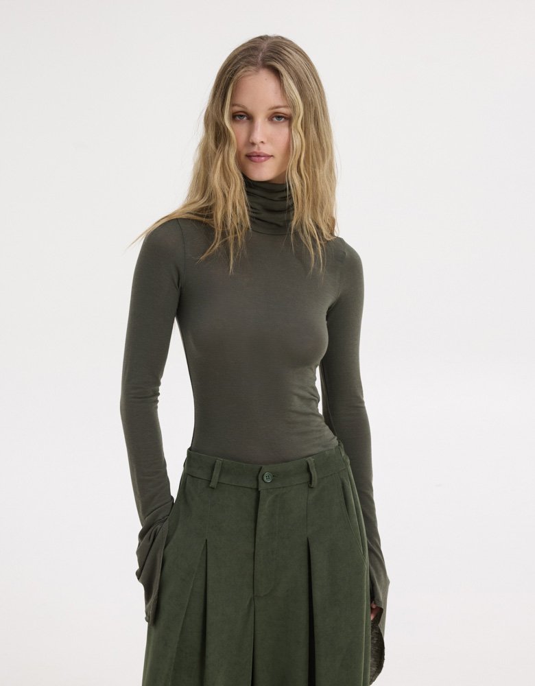 Sunset go Sarah turtleneck top khaki