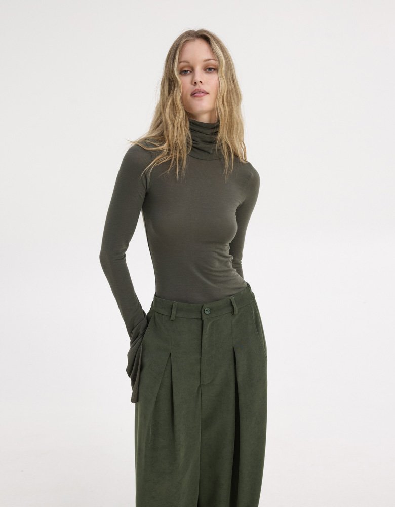 Sunset go Sarah turtleneck top khaki