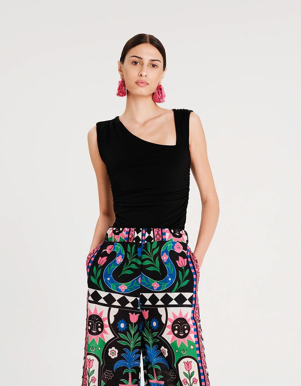 Peace and Chaos Temple top black