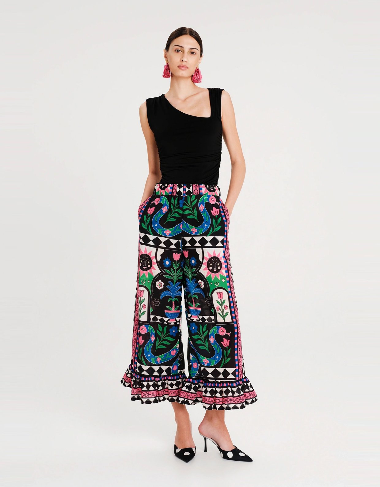 Peace and Chaos Temple top black