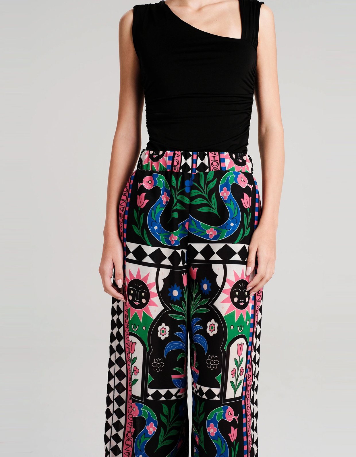 Peace and Chaos Temple top black