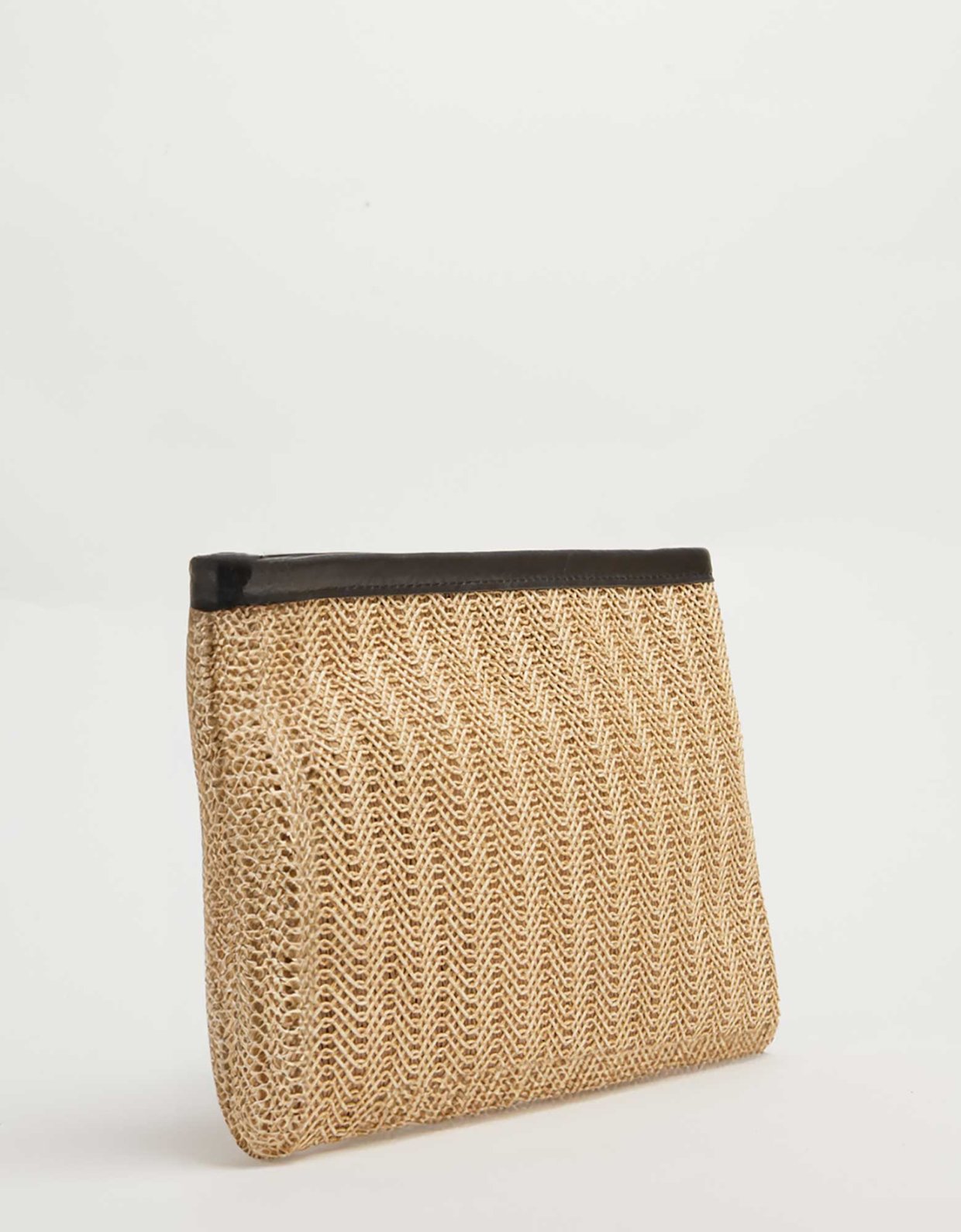 Elena Athanasiou Natural straw clutch beige