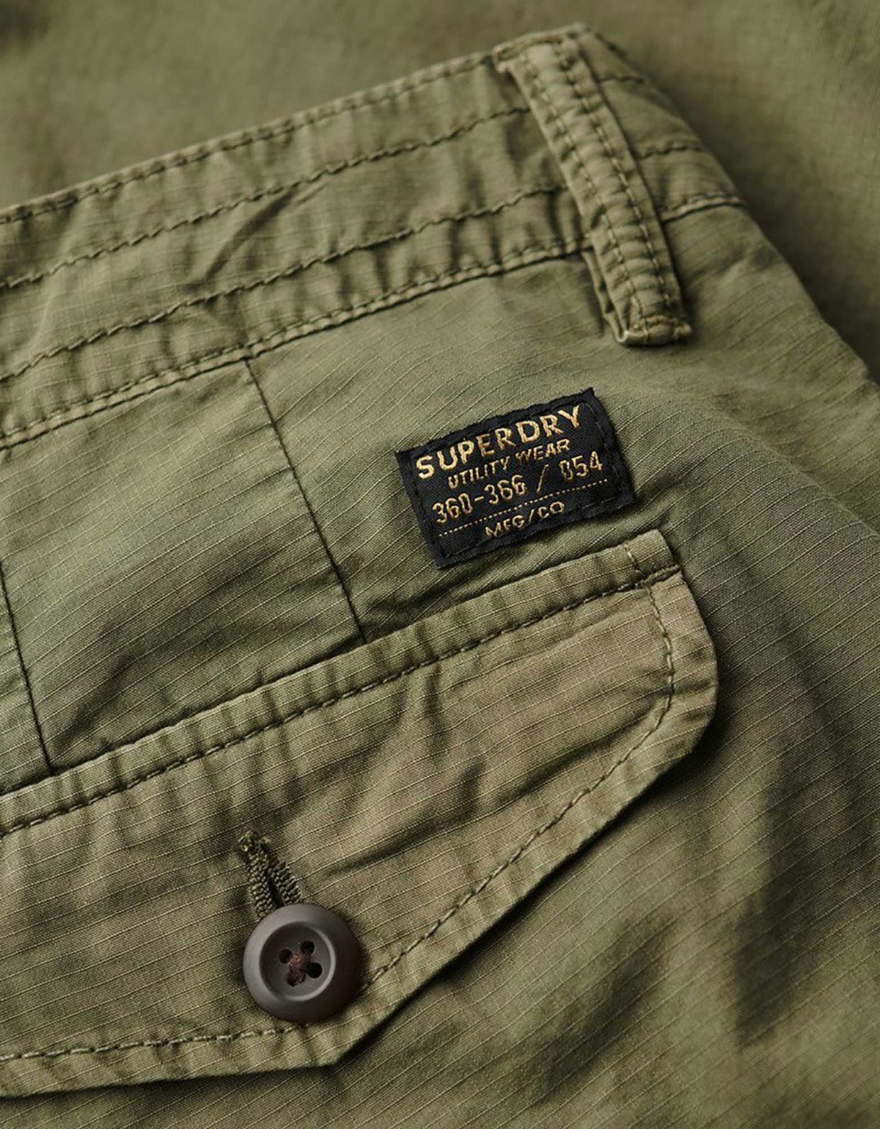 Superdry Parachute light short chive green