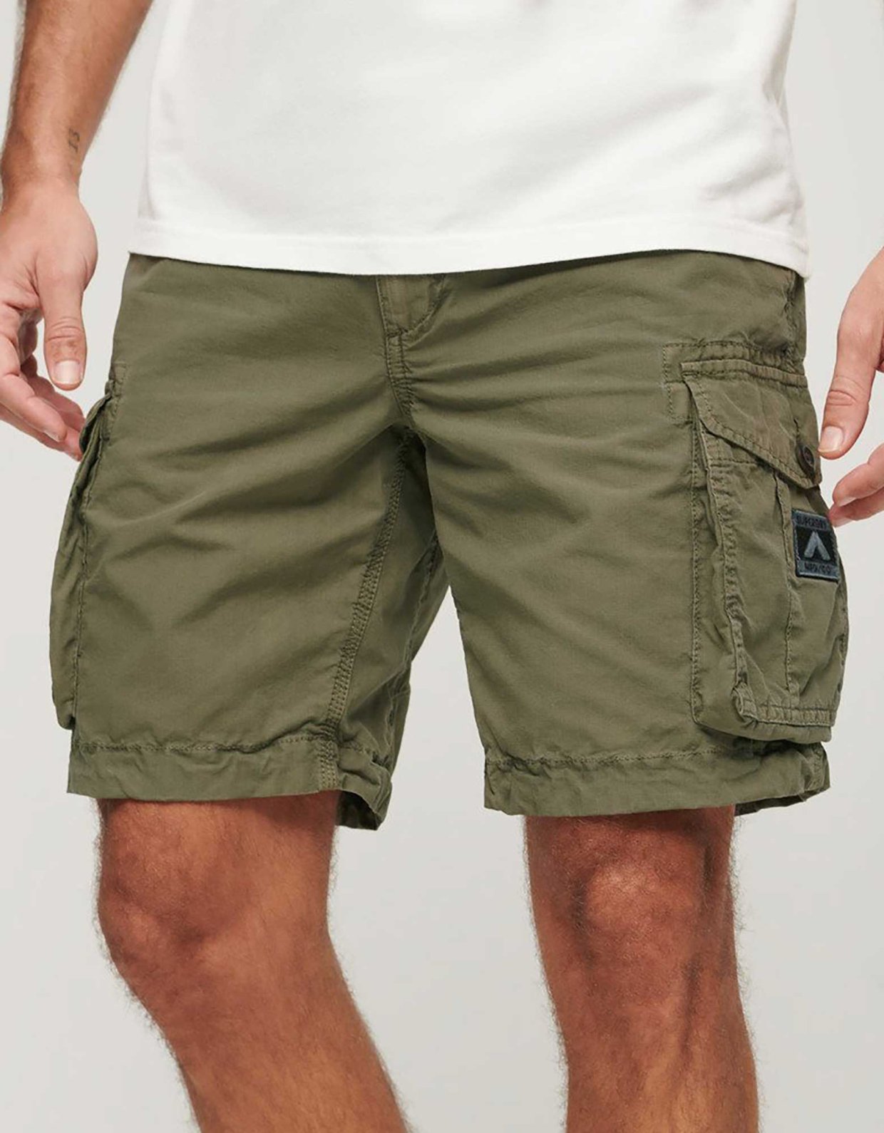 Superdry Parachute light short chive green