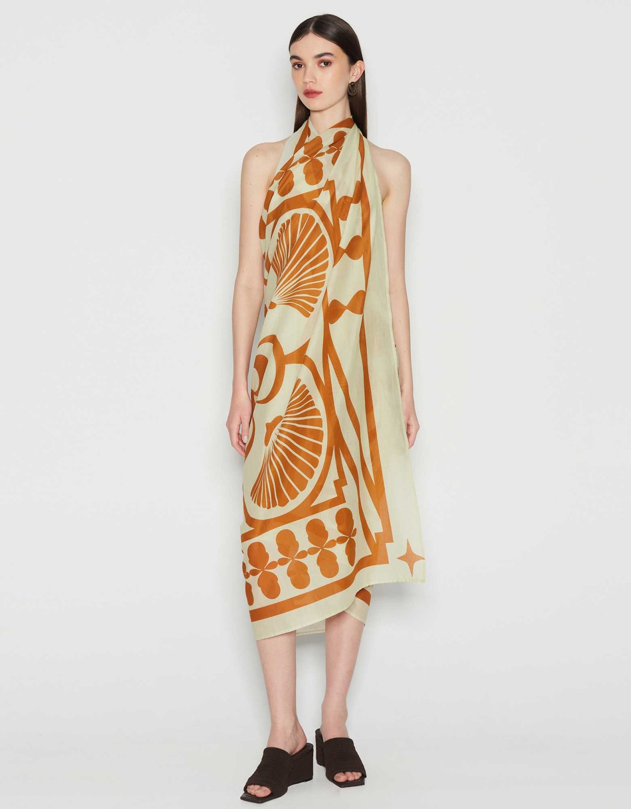 Nadia Rapti Shell in love sarong brown white