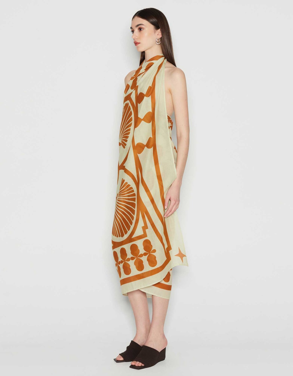 Nadia Rapti Shell in love sarong brown white