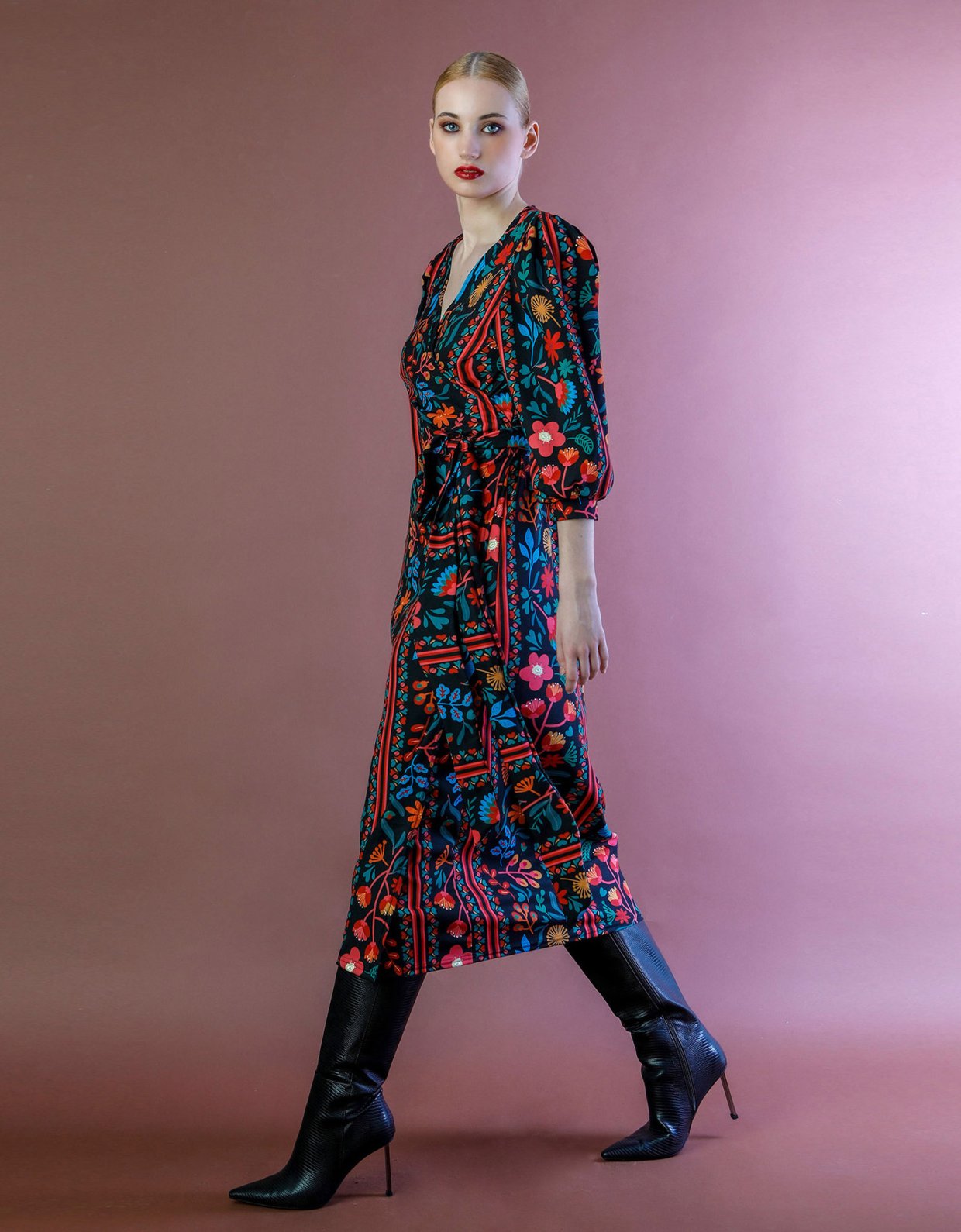 Bee Me Alina dress black