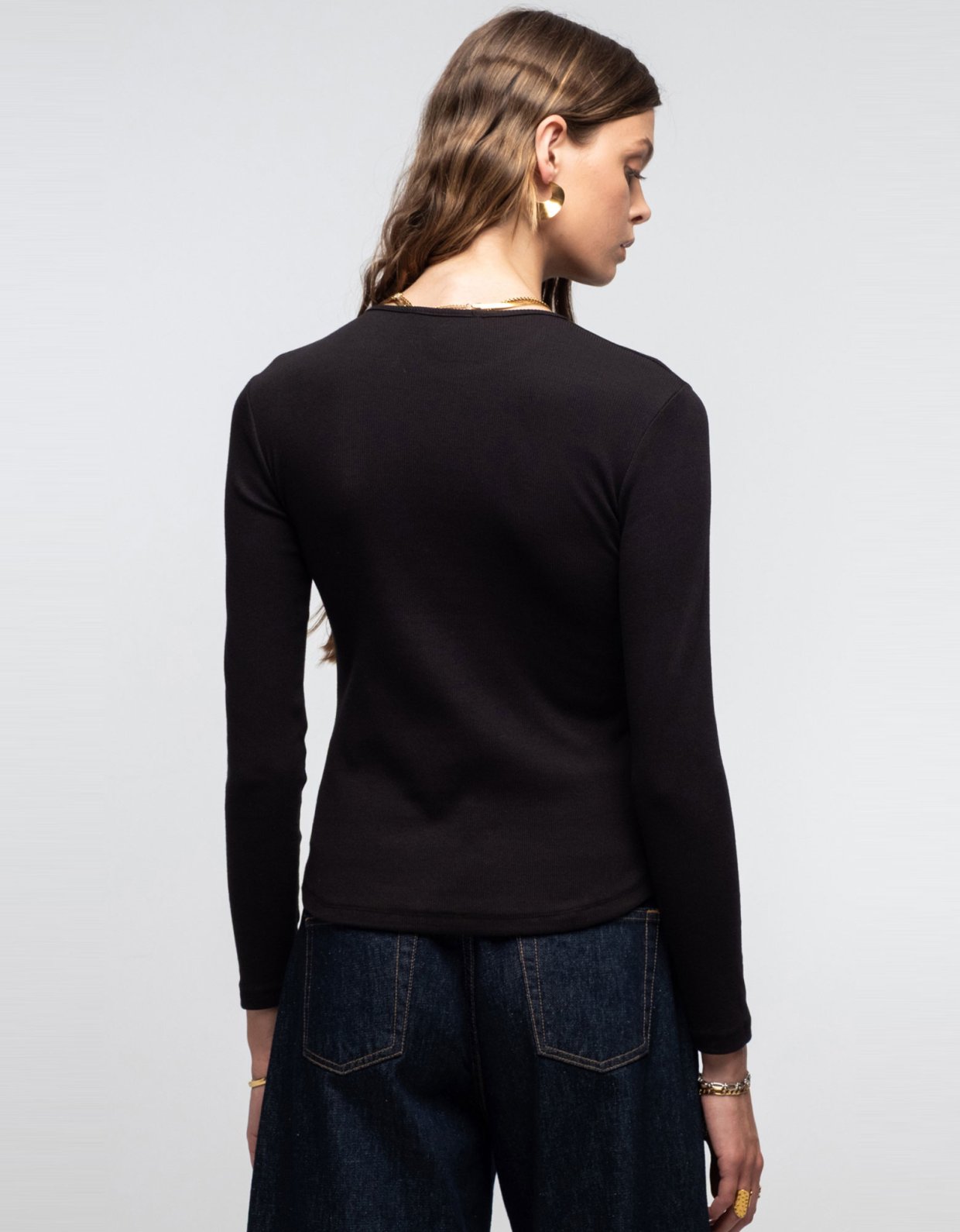 Peace and Chaos Basic top black