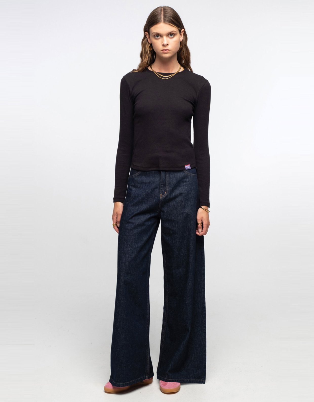 Peace and Chaos Basic top black