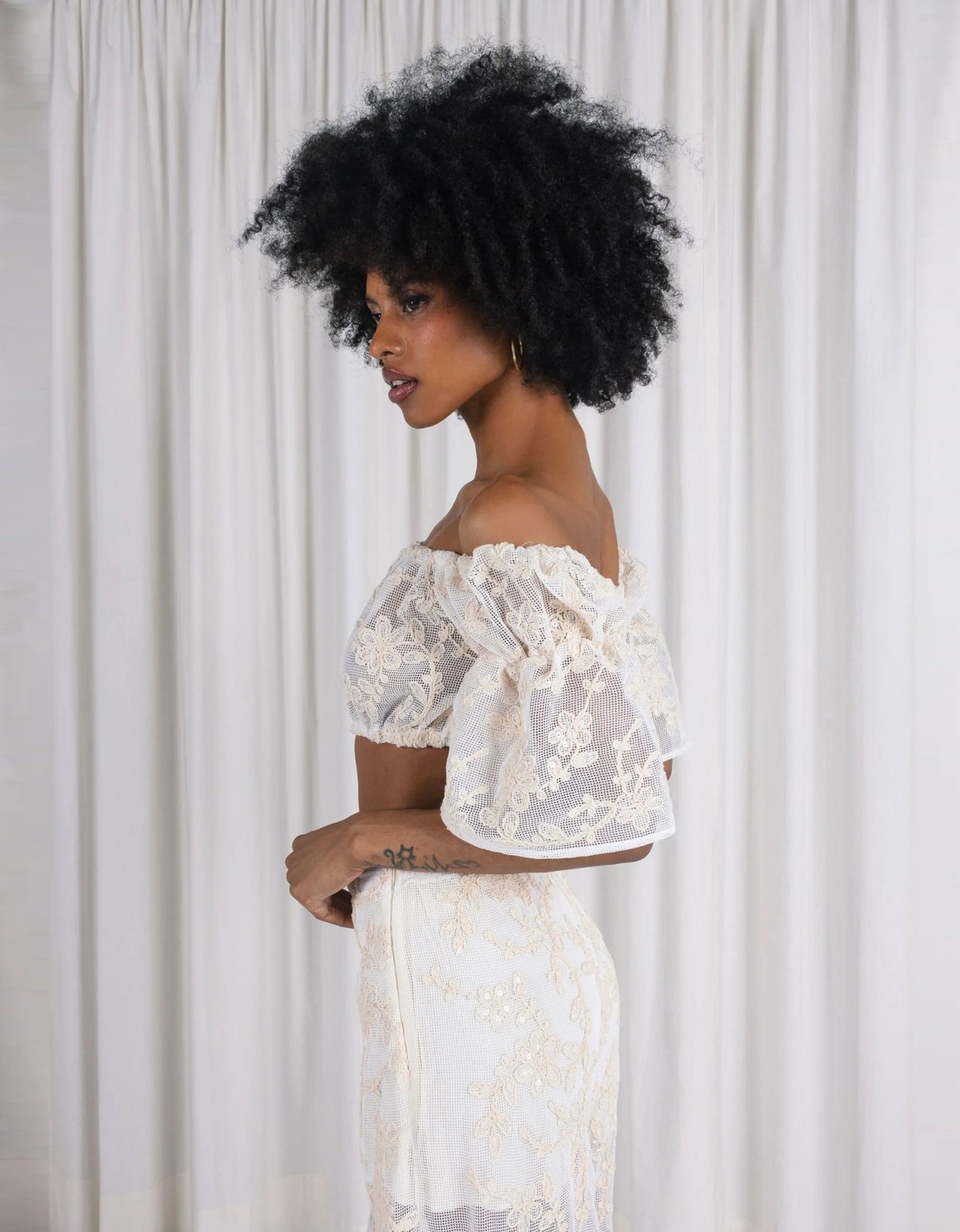 Abstracto Narcissus top volan sleeves