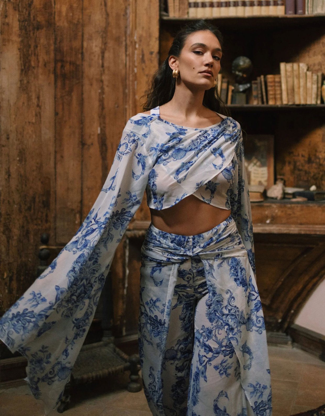 Abstracto Ionis top wide sleeves