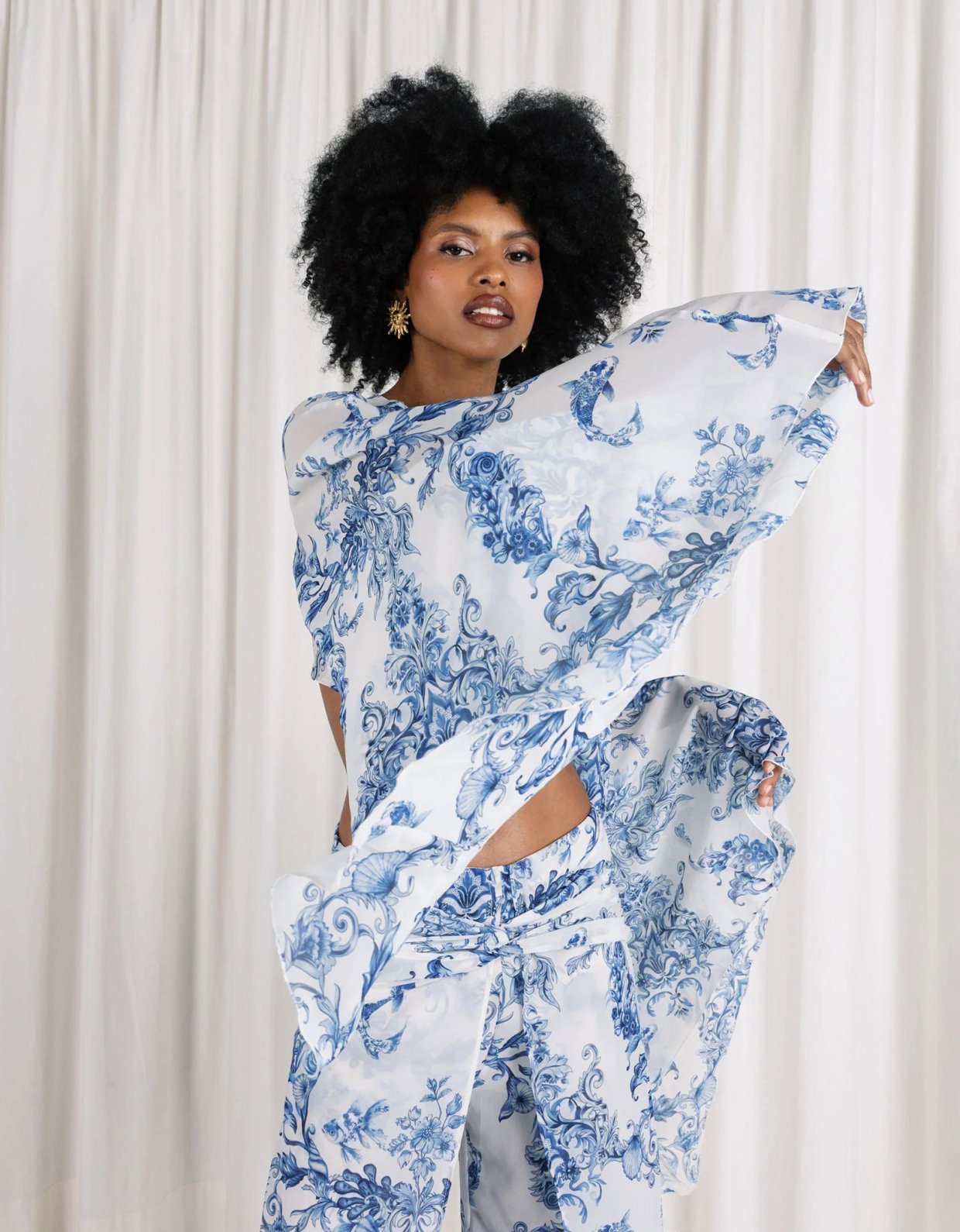 Abstracto Ionis top wide sleeves