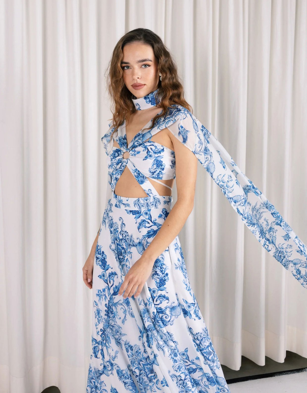Abstracto Ionis dress tie with scarf