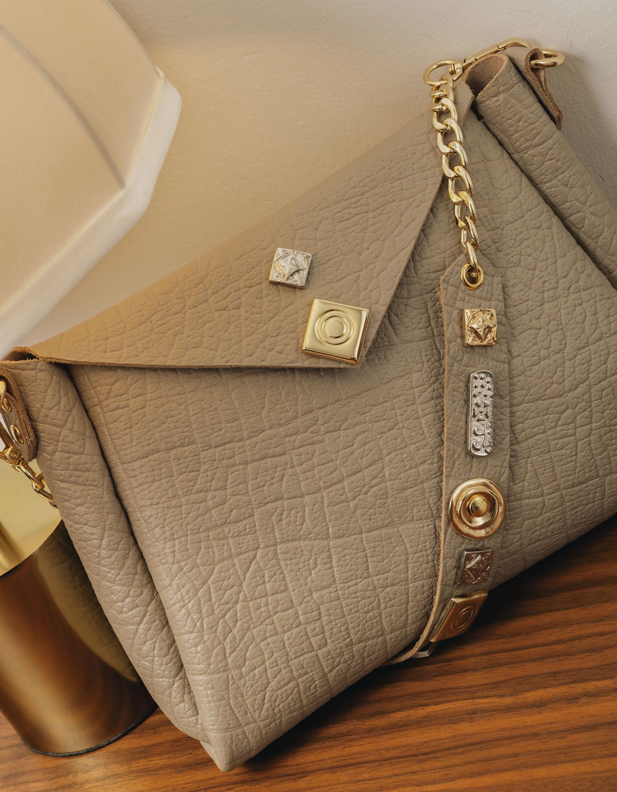 Individual Art Leather Beautiful things bag stone beige-gold