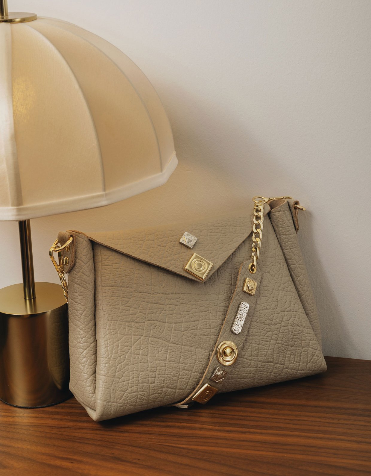 Individual Art Leather Beautiful things bag stone beige-gold