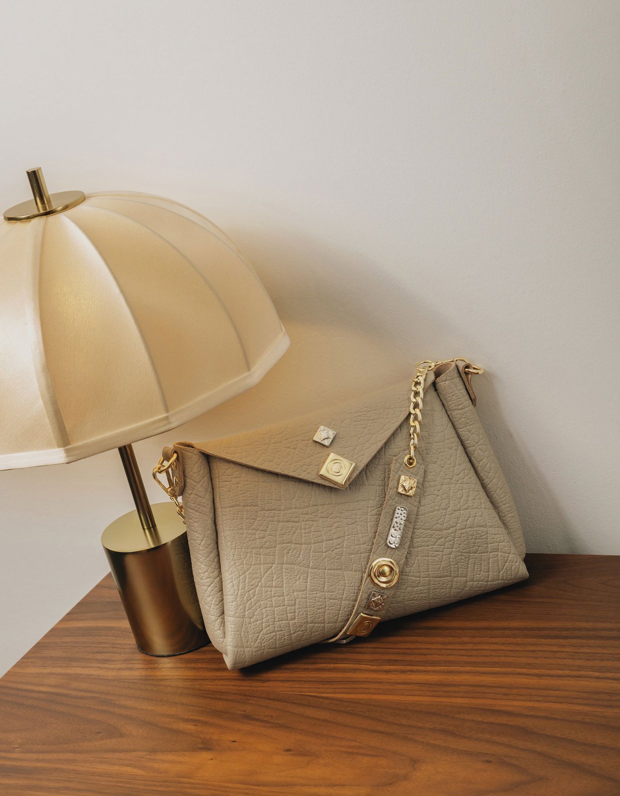 Individual Art Leather Beautiful things bag stone beige-gold