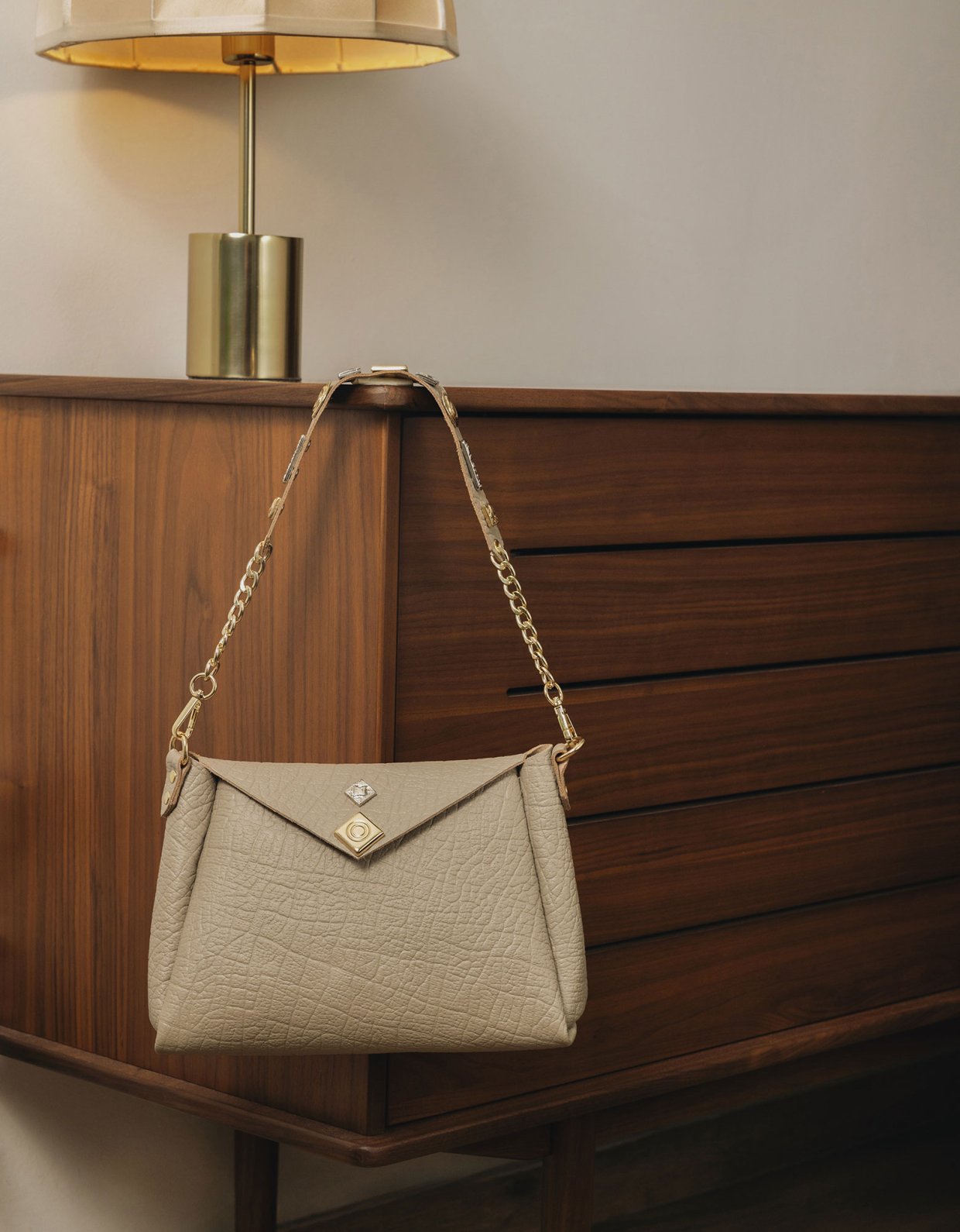 Individual Art Leather Beautiful things bag stone beige-gold