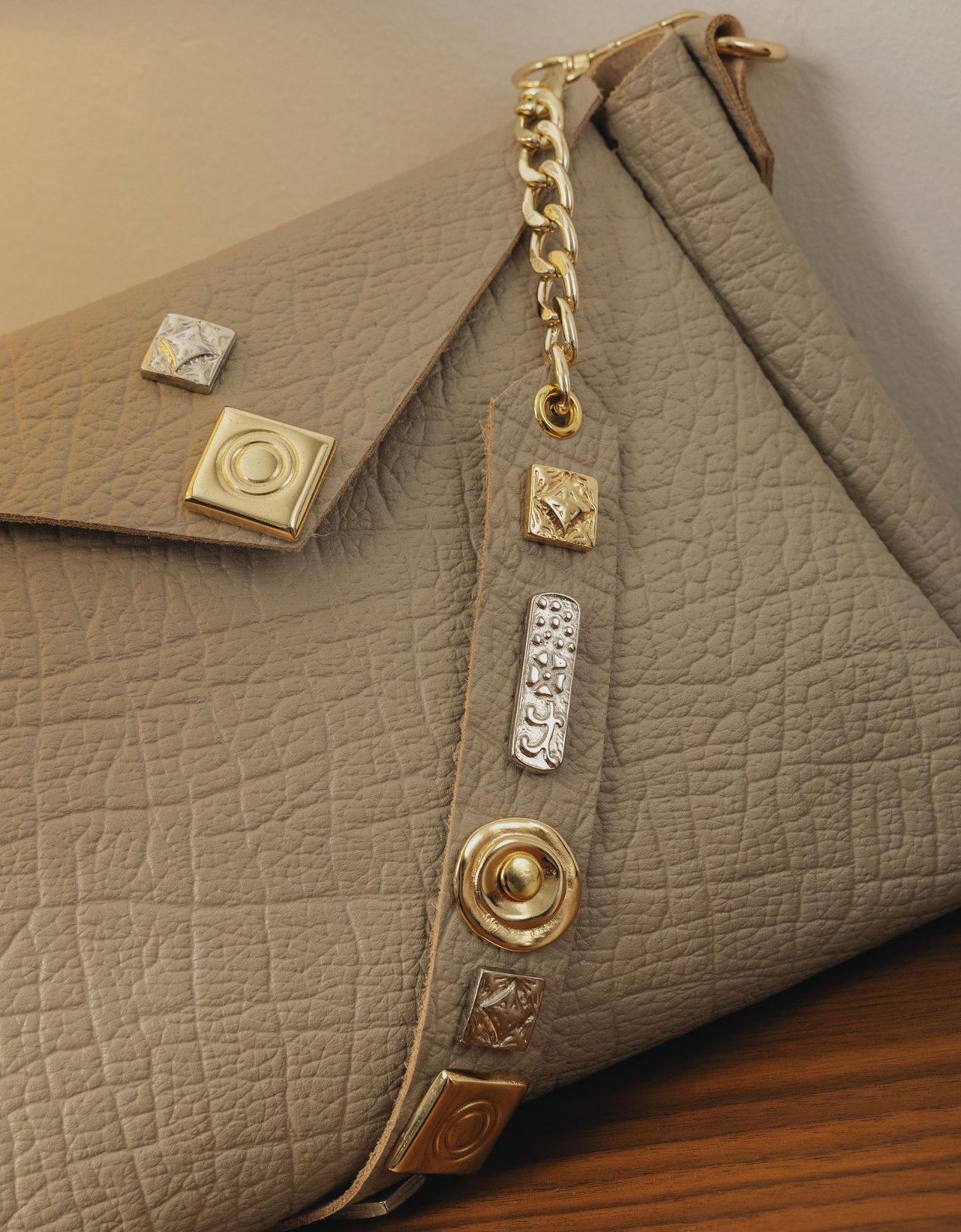 Individual Art Leather Beautiful things bag stone beige-gold