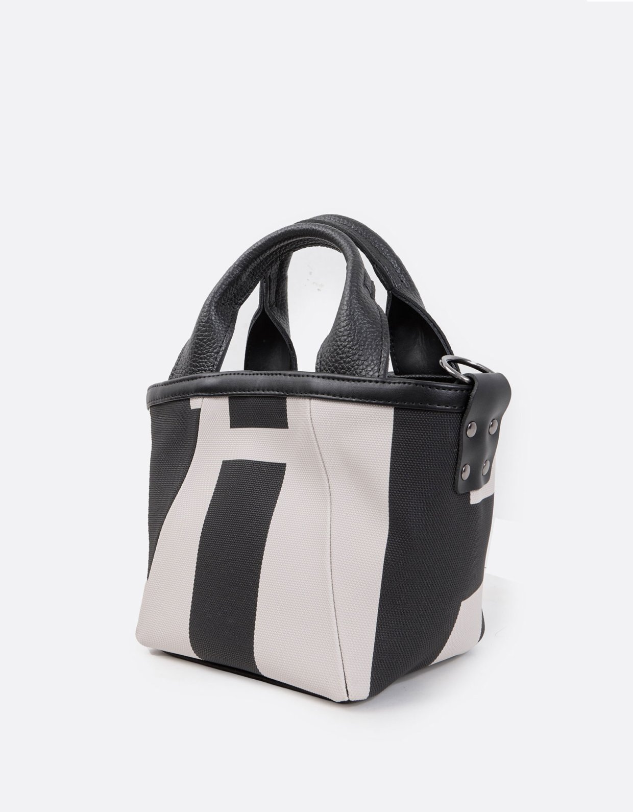 Elena Athanasiou Classy basket EA logo